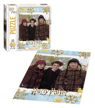 Load image into Gallery viewer, Harry Potter &quot;Christmas at Hogwarts&quot; - 550pc Puzzle
